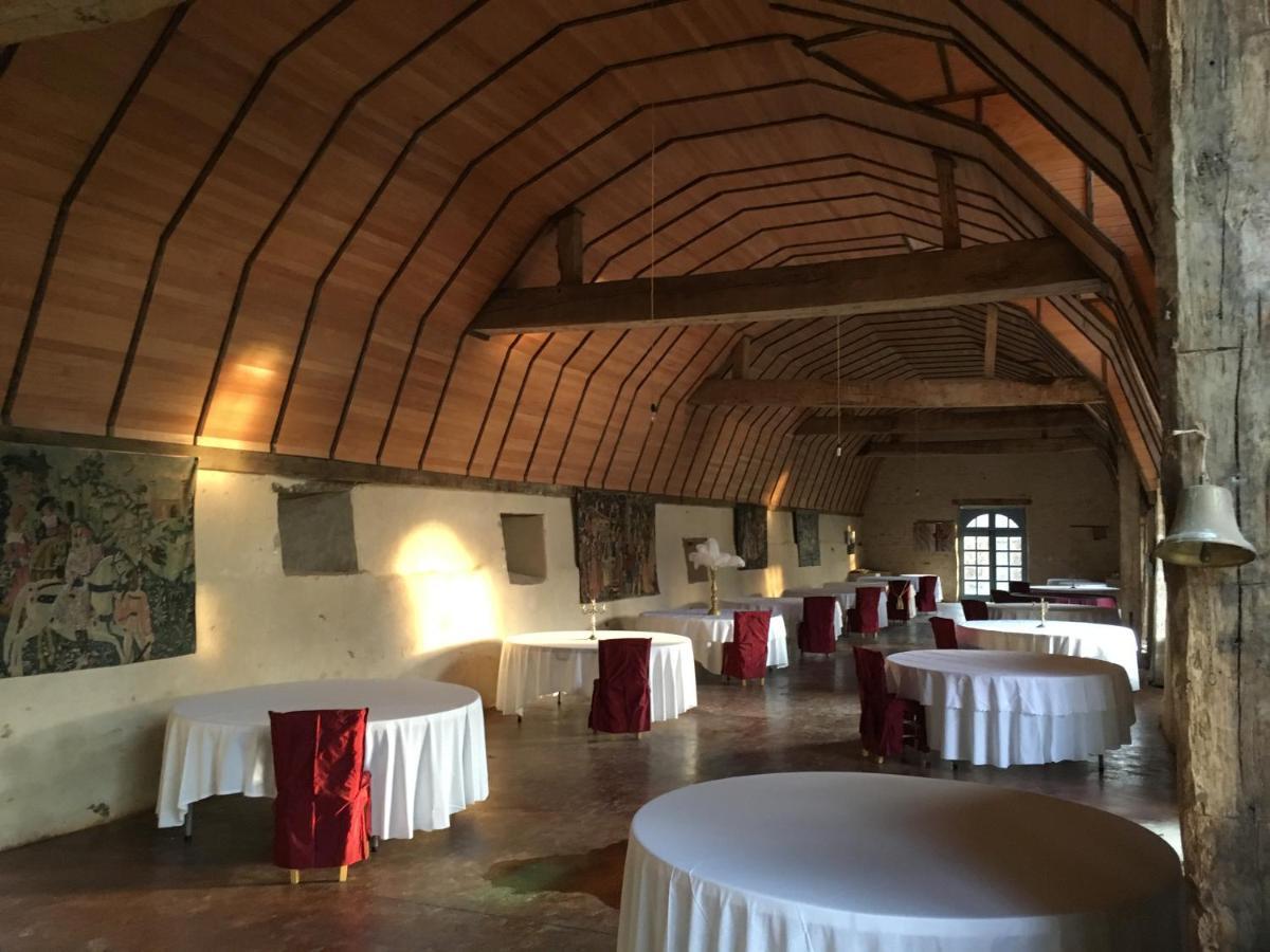 Chateau De La Chasse-Guerre Bed & Breakfast Hardanges Екстериор снимка
