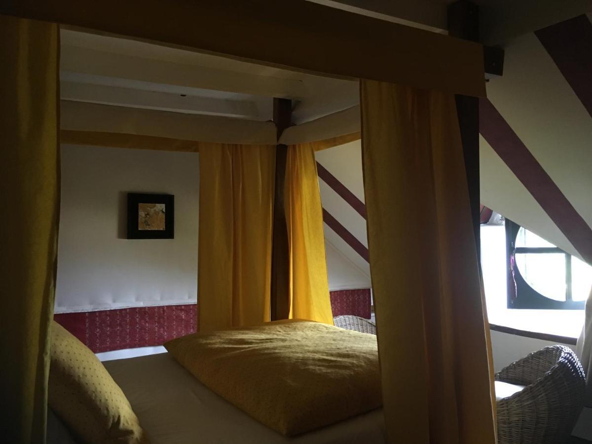 Chateau De La Chasse-Guerre Bed & Breakfast Hardanges Екстериор снимка